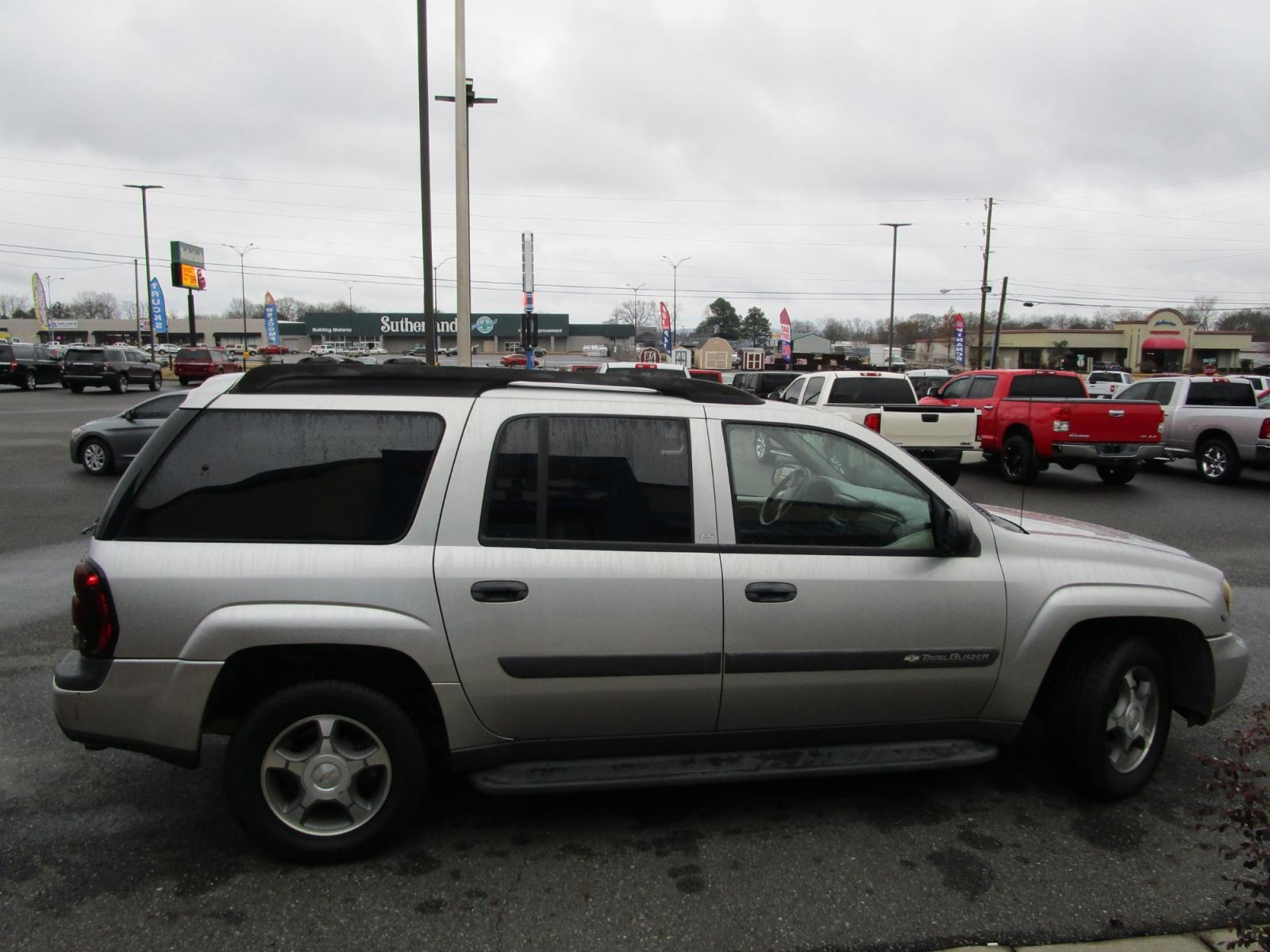 2004 SILVER Chevrolet TrailBlazer (1GNES16PX46) , located at 1814 Albert Pike Road, Hot Springs, AR, 71913, (501) 623-1717, 34.494228, -93.094070 - Photo #7